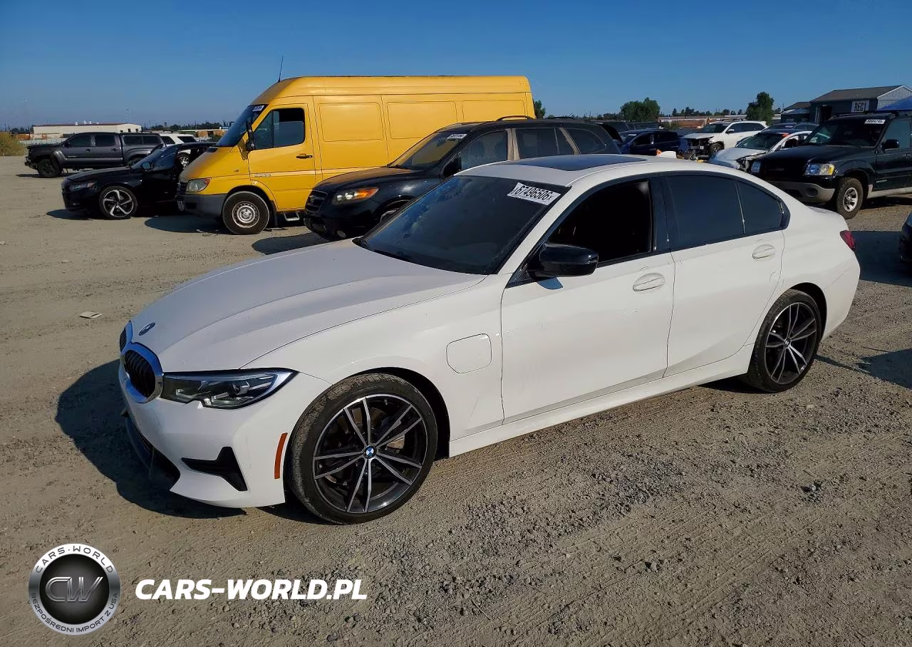 2022 BMW 330Xe