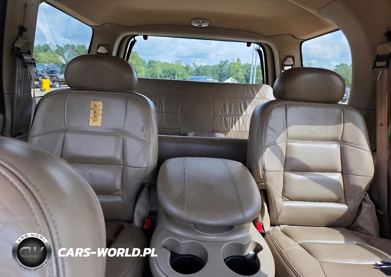 2000 Lincoln Navigator VIN:5LMEU27A3YLJ24304 - 10