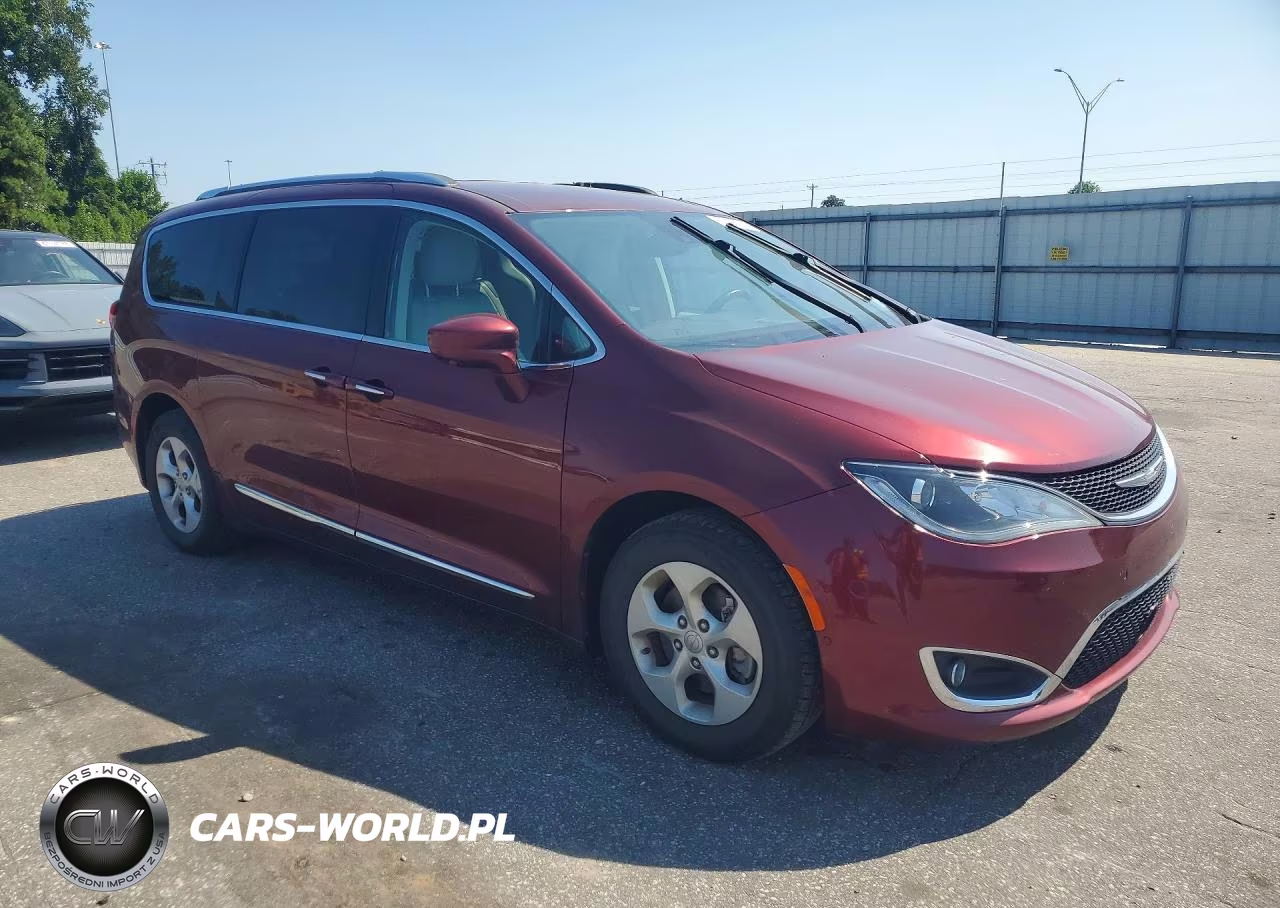 2017 Chrysler Pacifica Touring L Plus VIN:2C4RC1EG5HR510937 - 4