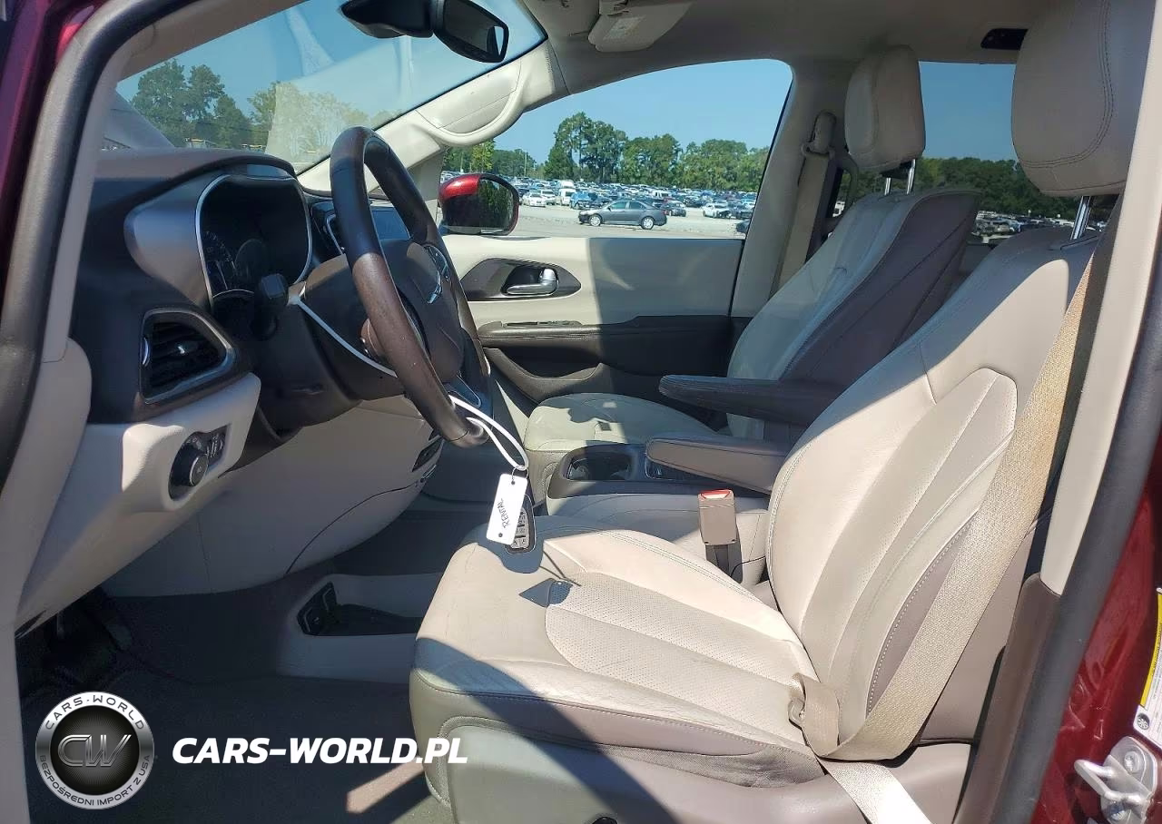 2017 Chrysler Pacifica Touring L Plus VIN:2C4RC1EG5HR510937 - 7
