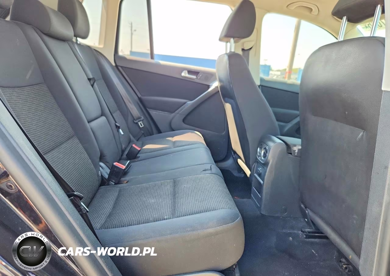 2017 Volkswagen Tiguan S VIN:WVGAV7AX3HK052065 - 10