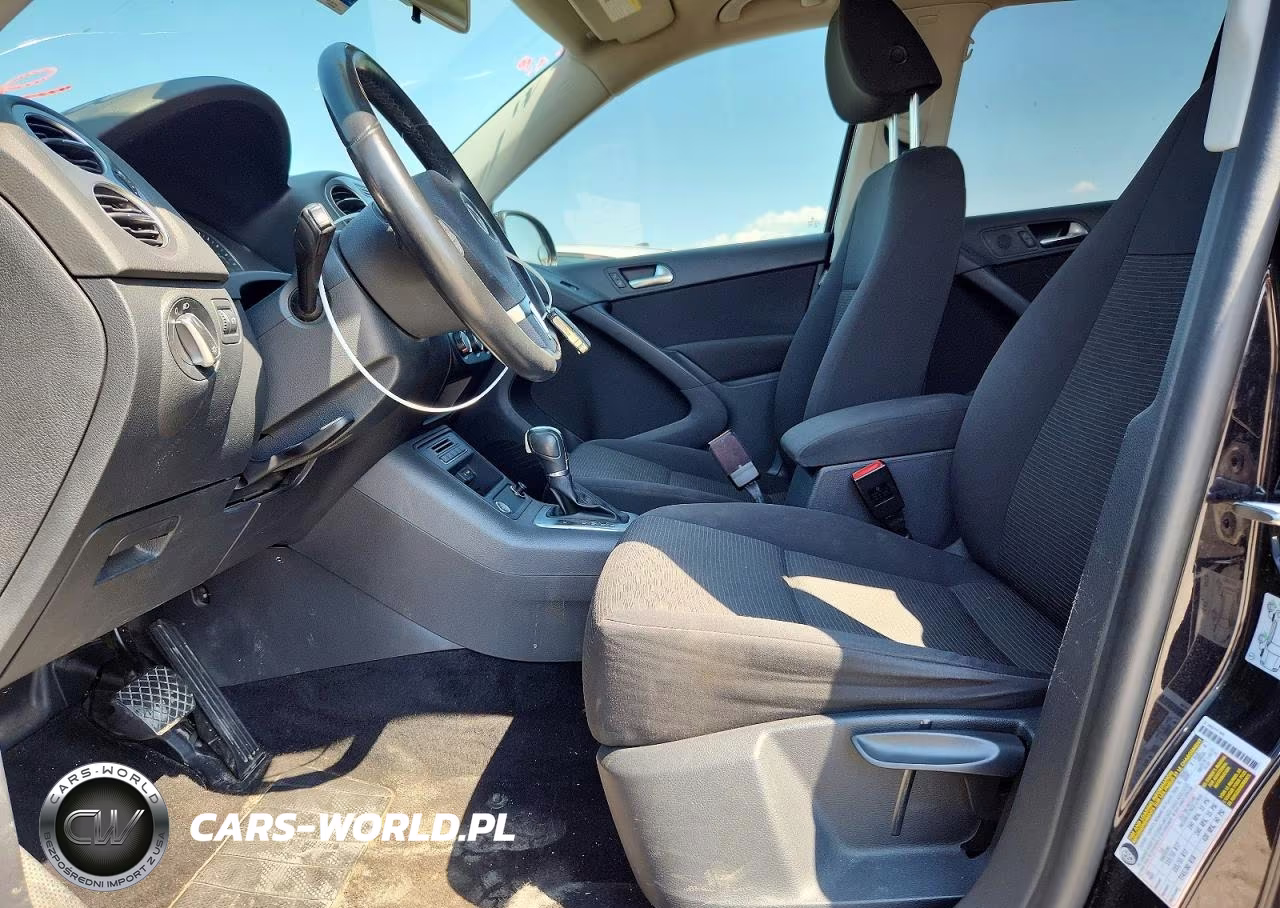 2017 Volkswagen Tiguan S VIN:WVGAV7AX3HK052065 - 7