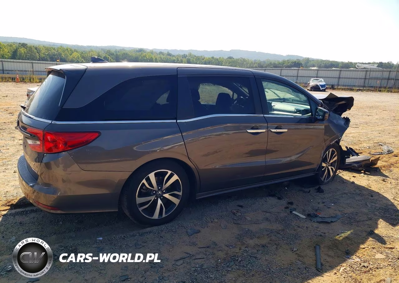2022 Honda Odyssey Touring VIN:5FNRL6H81NB039619 - 3