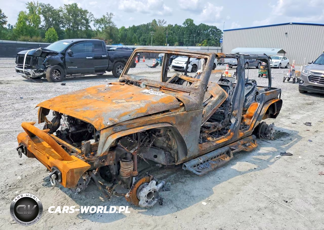 2015 Jeep Wrangler Unlimited Sport VIN:1C4BJWDG8FL639735 - 4