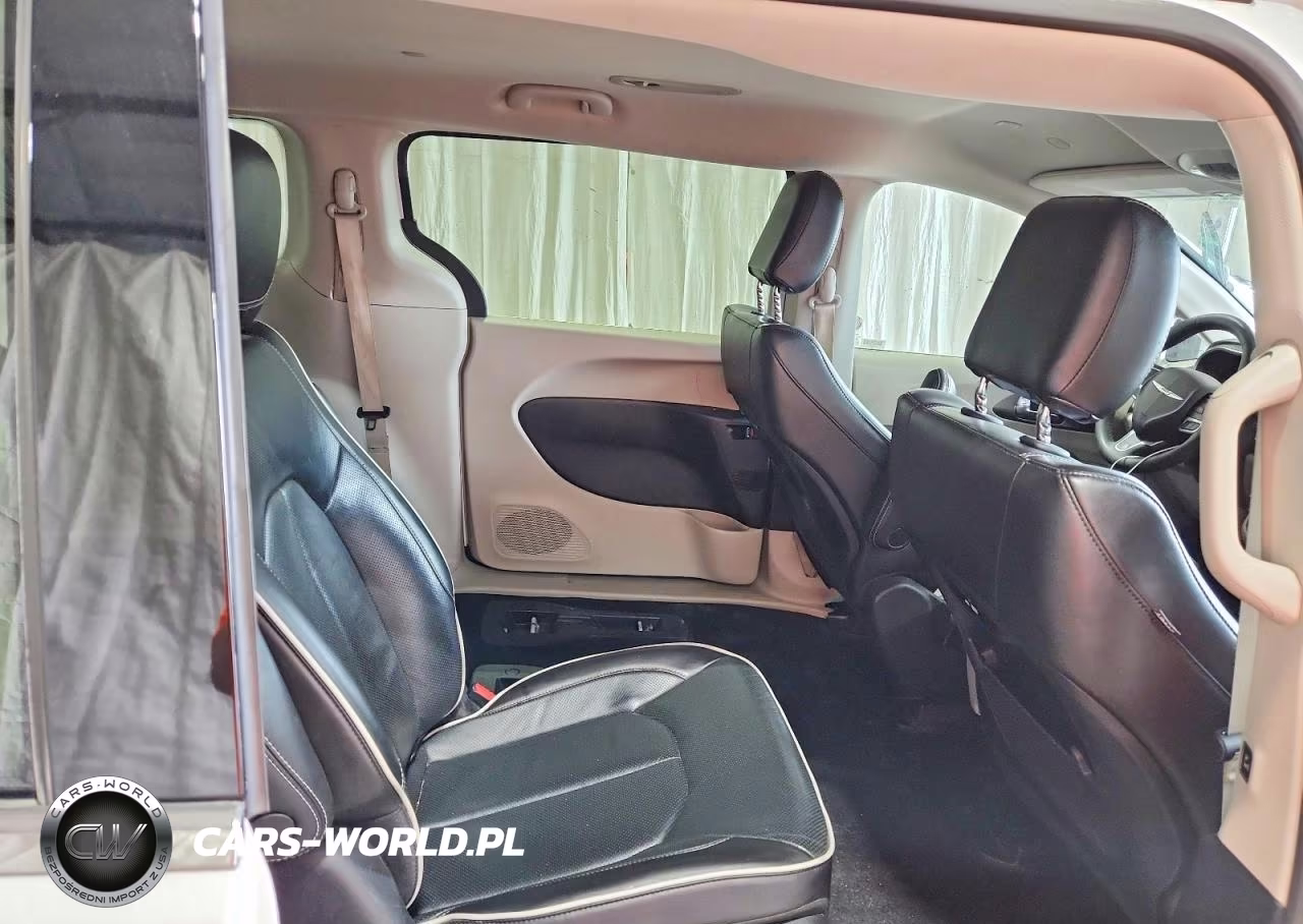 2023 Chrysler Pacifica Hybrid Touring L VIN:2C4RC1L74PR599112 - 11