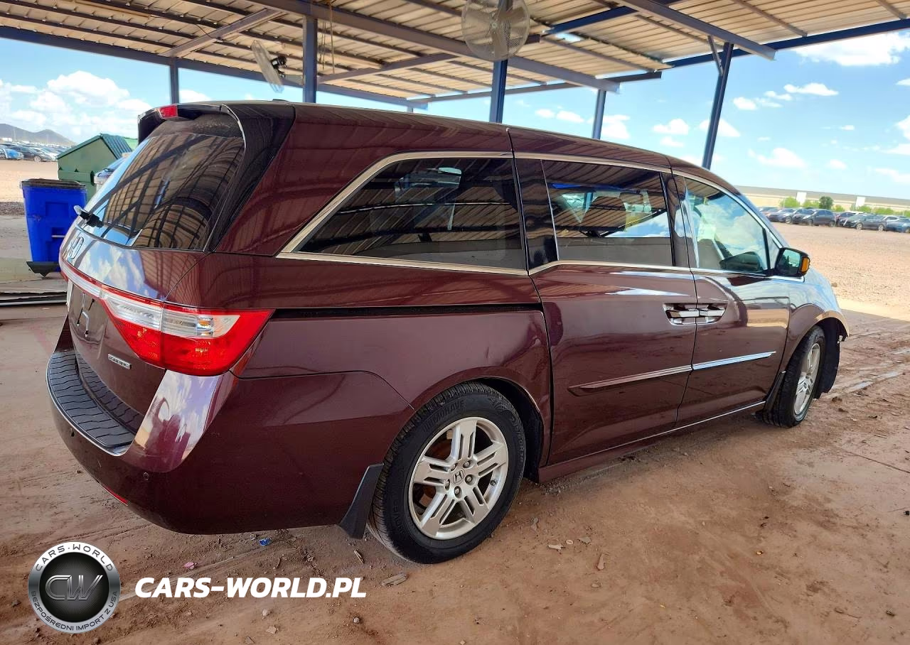 2011 Honda Odyssey Touring VIN:5FNRL5H96BB028176 - 3