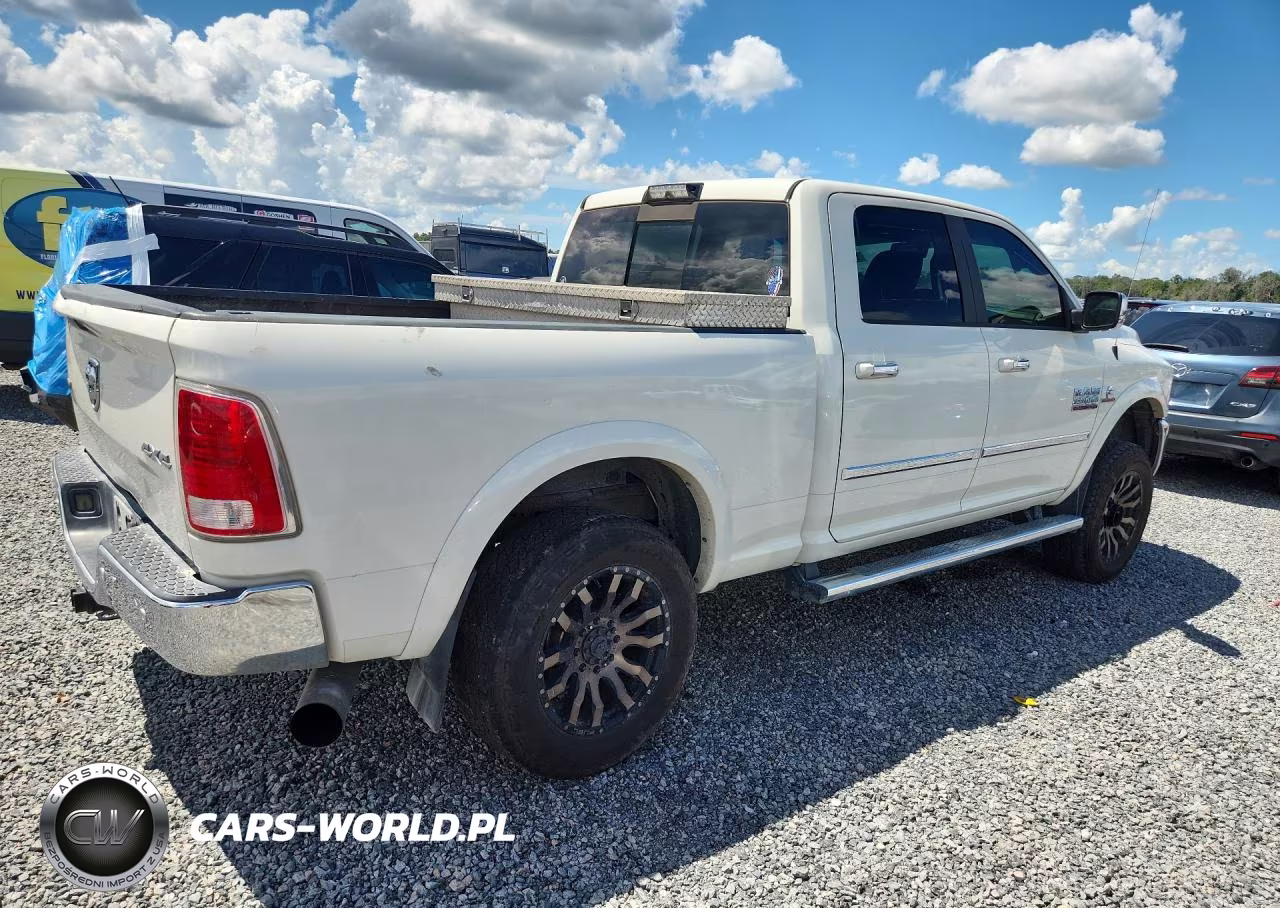 2017 Ram 2500 Laramie VIN:3C6UR5FL6HG781627 - 3