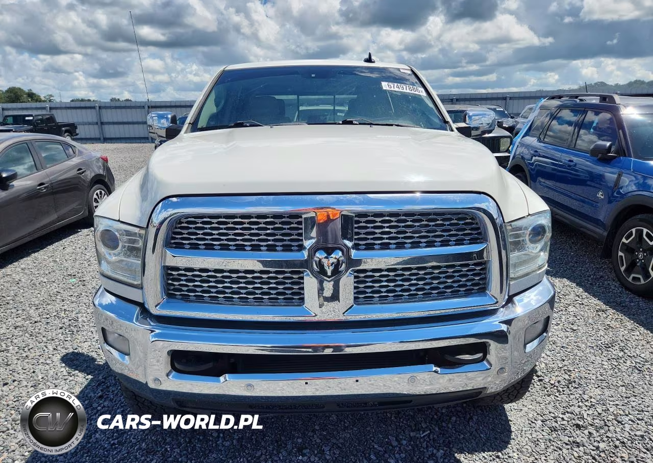 2017 Ram 2500 Laramie VIN:3C6UR5FL6HG781627 - 5