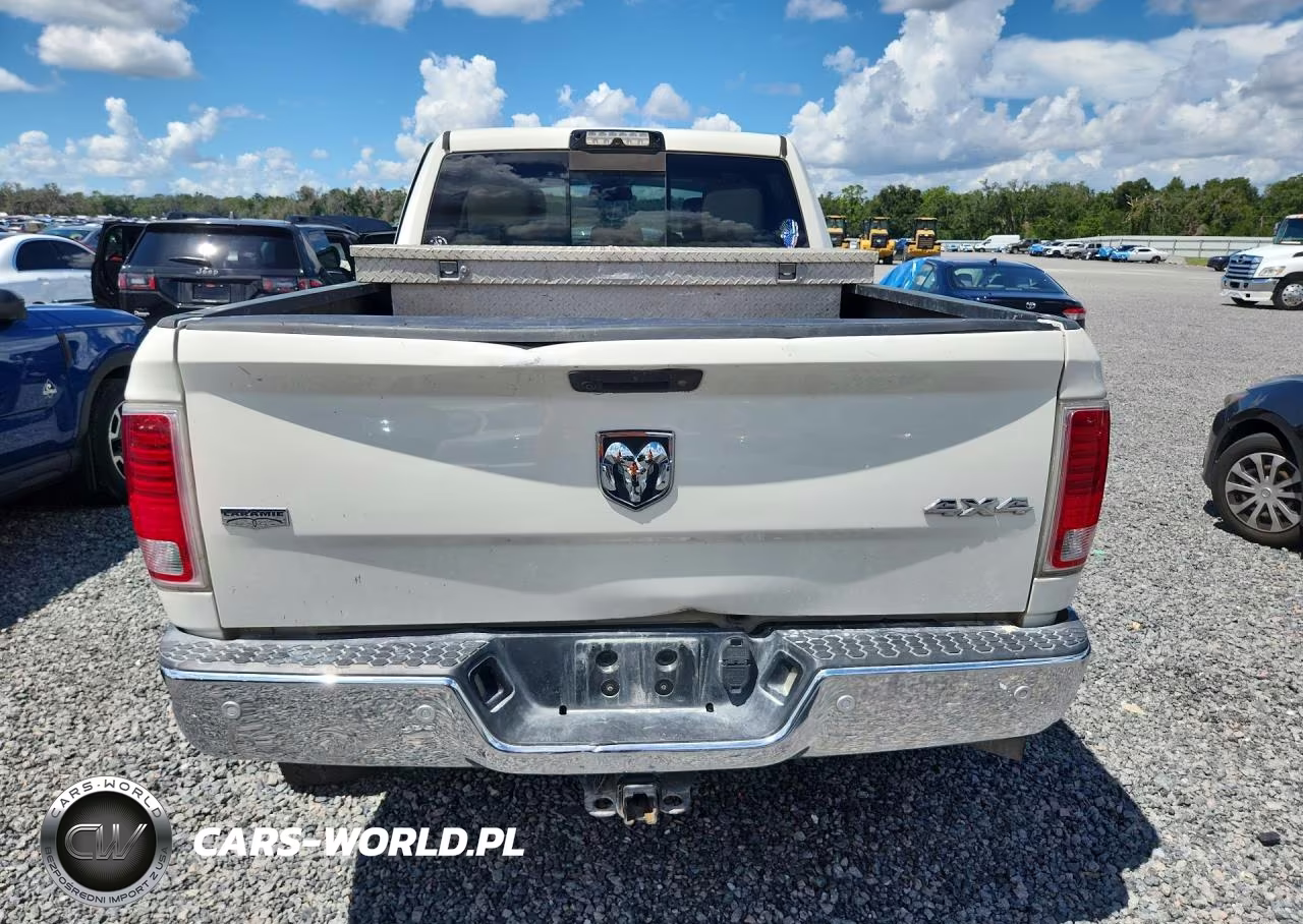 2017 Ram 2500 Laramie VIN:3C6UR5FL6HG781627 - 6