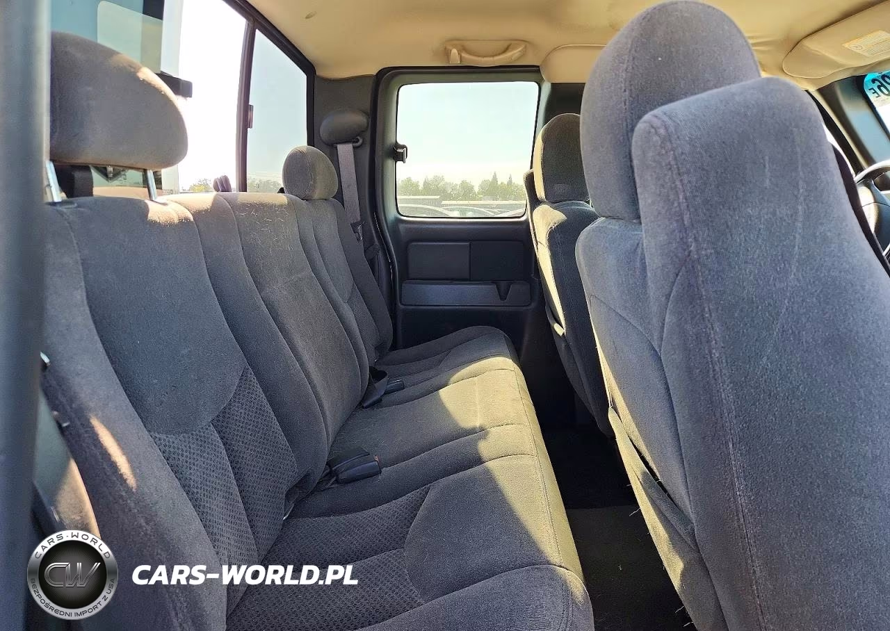 2005 Chevrolet Silverado C2500 Heavy Duty VIN:1GCHC29U35E286724 - 10