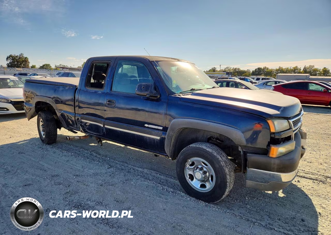 2005 Chevrolet Silverado C2500 Heavy Duty VIN:1GCHC29U35E286724 - 4