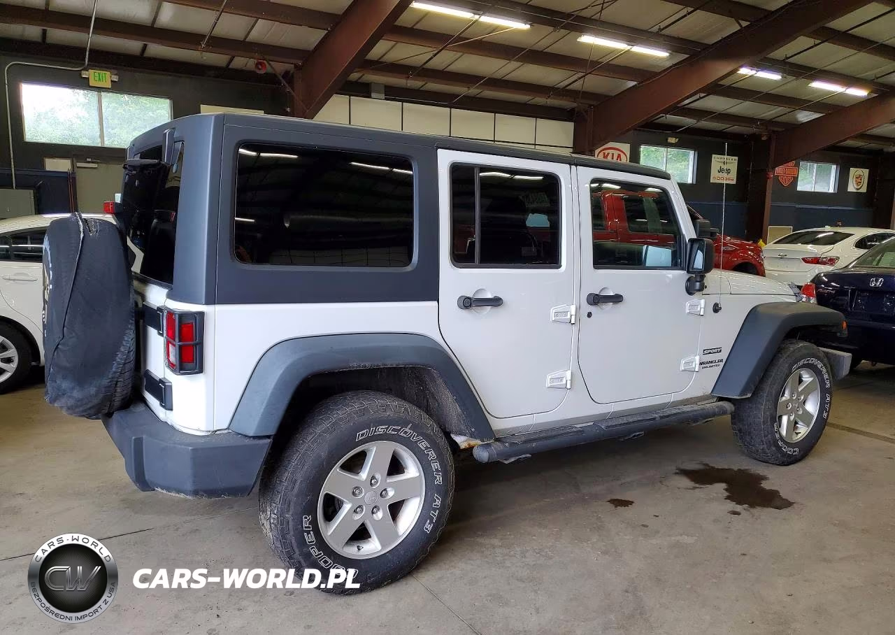 2014 Jeep Wrangler Unlimited Sport VIN:1C4BJWDG4EL177012 - 3