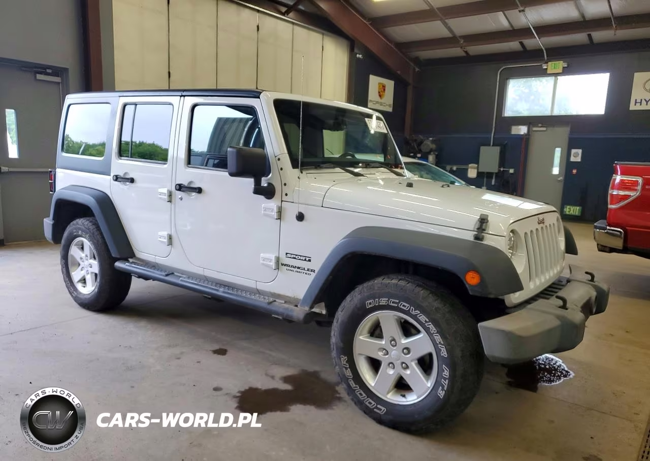 2014 Jeep Wrangler Unlimited Sport VIN:1C4BJWDG4EL177012 - 4