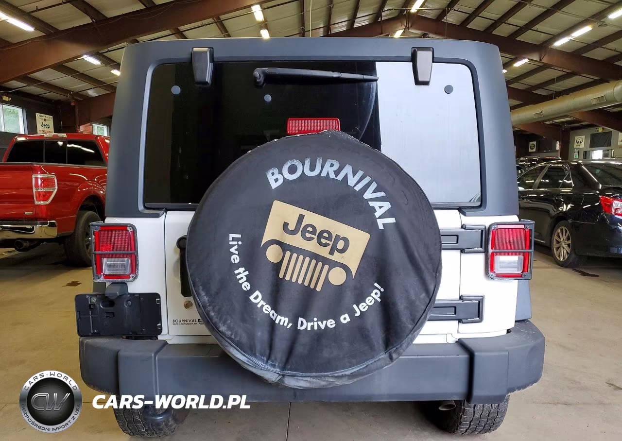 2014 Jeep Wrangler Unlimited Sport VIN:1C4BJWDG4EL177012 - 6