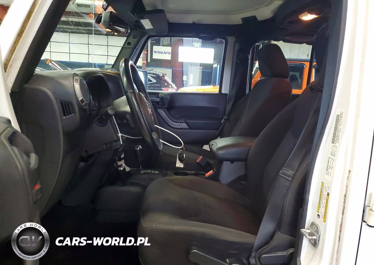 2014 Jeep Wrangler Unlimited Sport VIN:1C4BJWDG4EL177012 - 7