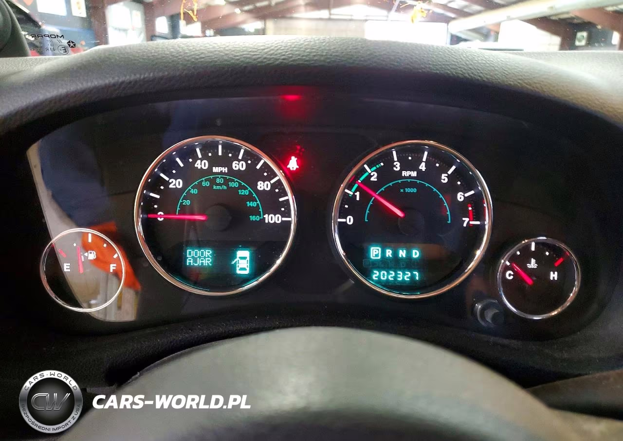 2014 Jeep Wrangler Unlimited Sport VIN:1C4BJWDG4EL177012 - 9