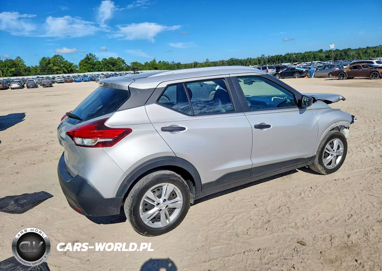 2019 Nissan Kicks S VIN:3N1CP5CU8KL565092 - 3