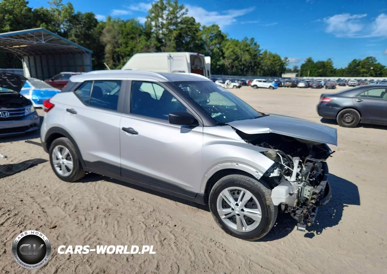 2019 Nissan Kicks S VIN:3N1CP5CU8KL565092 - 4