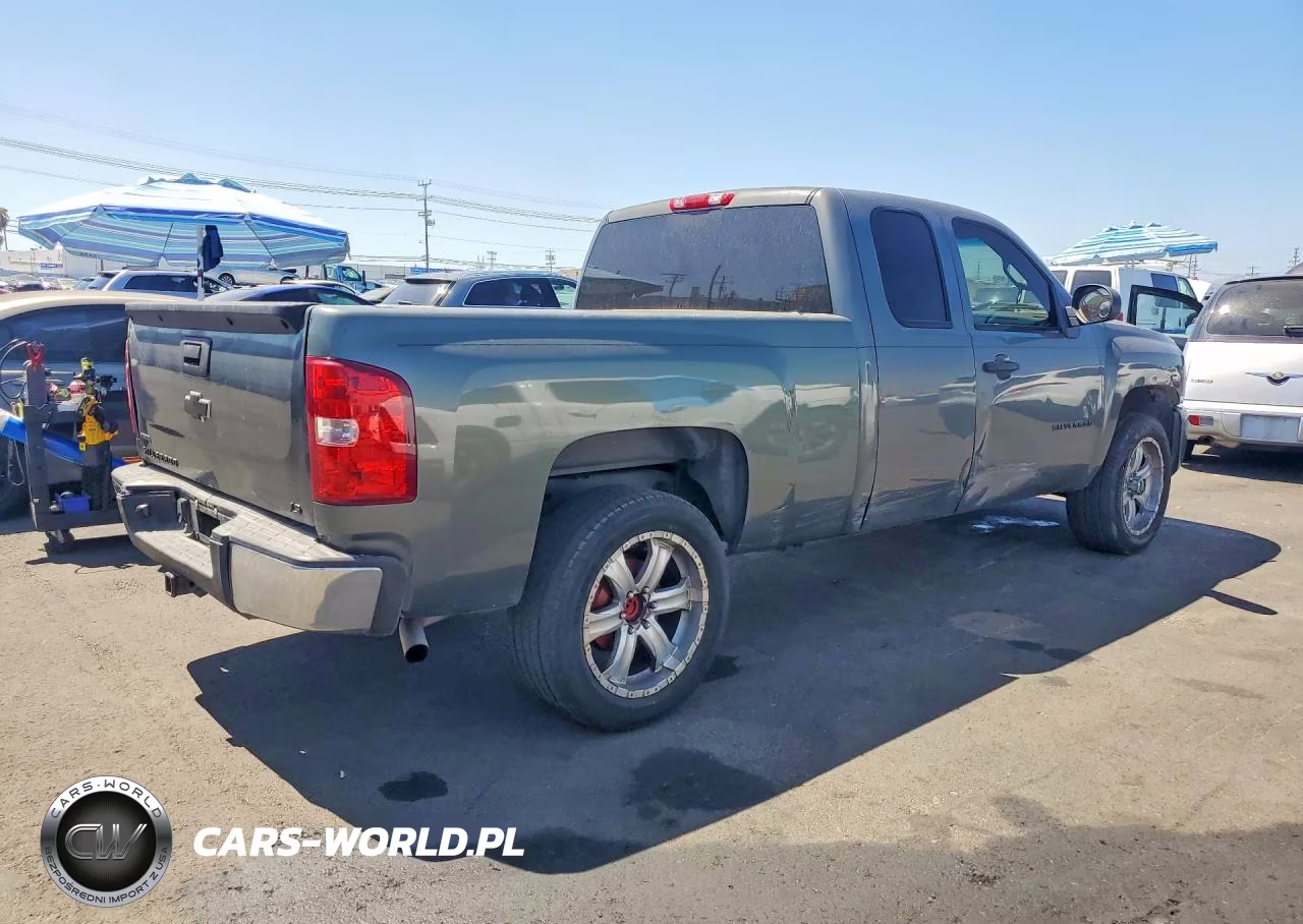 2011 Chevrolet Silverado C1500 Ls VIN:1GCRCREA8BZ452815 - 3