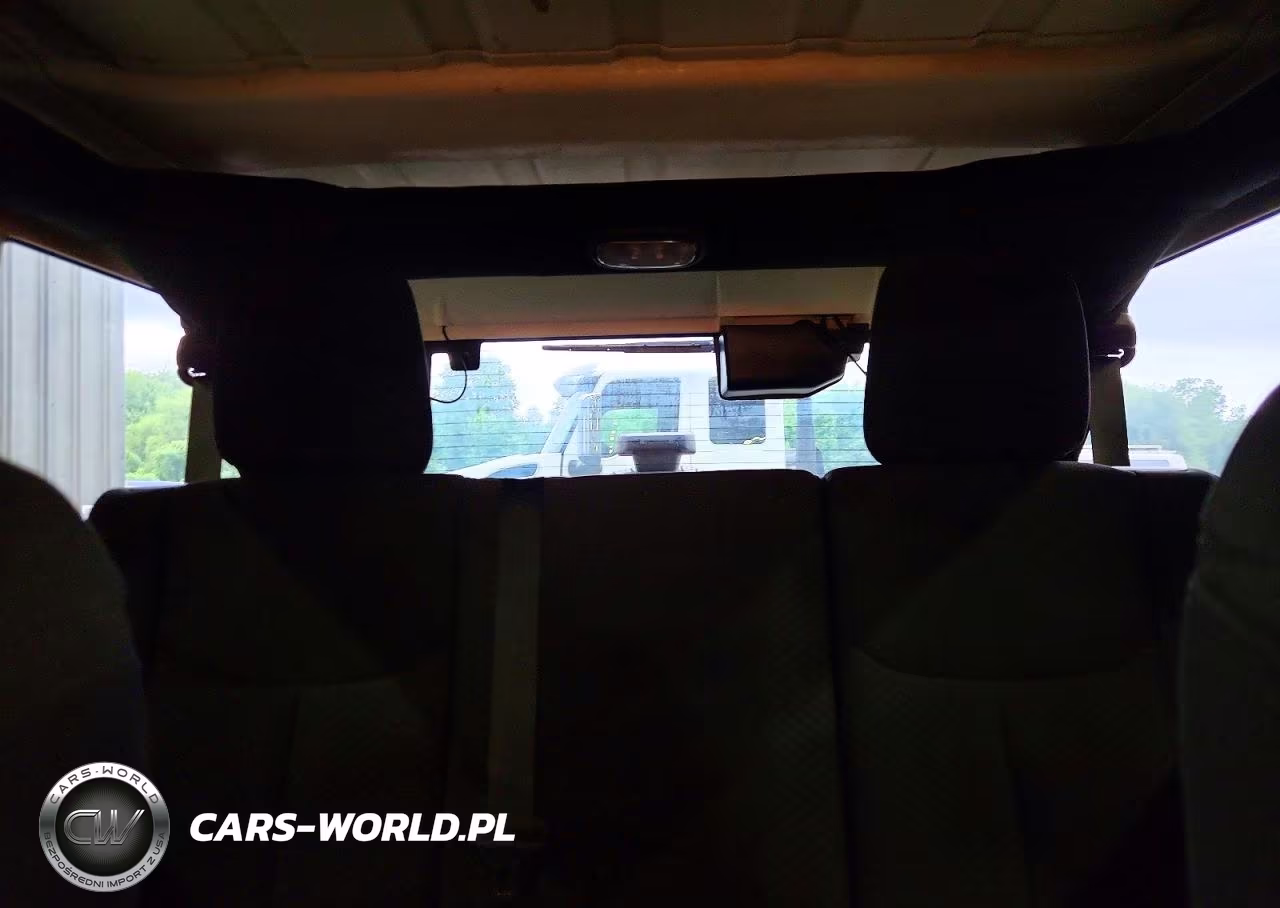2013 Jeep Wrangler Unlimited Sport VIN:1C4BJWDG5DL520120 - 10