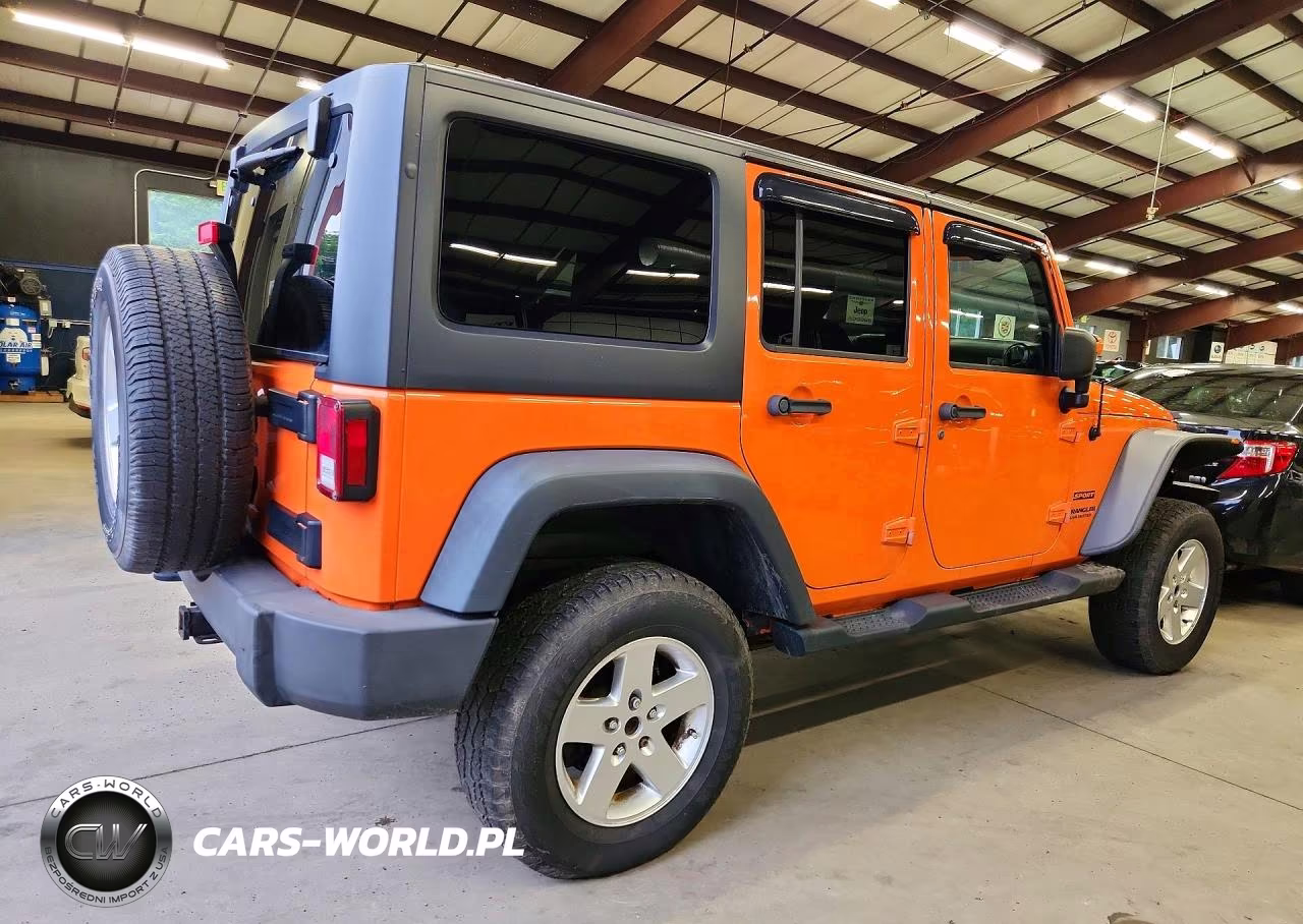 2013 Jeep Wrangler Unlimited Sport VIN:1C4BJWDG5DL520120 - 3