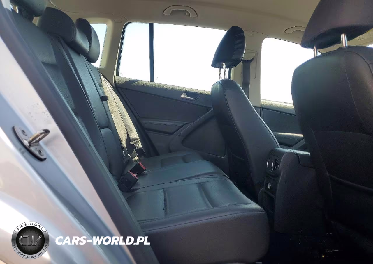 2016 Volkswagen Tiguan S VIN:WVGBV7AX4GW555132 - 10