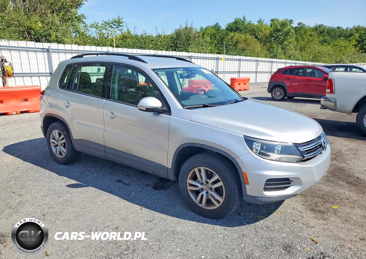 2016 Volkswagen Tiguan S VIN:WVGBV7AX4GW555132 - 4