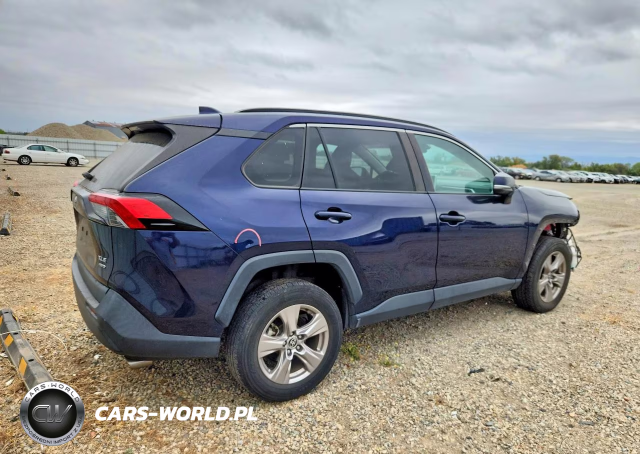 2023 Toyota Rav4 Xle VIN:2T3P1RFV3PW334113 - 3