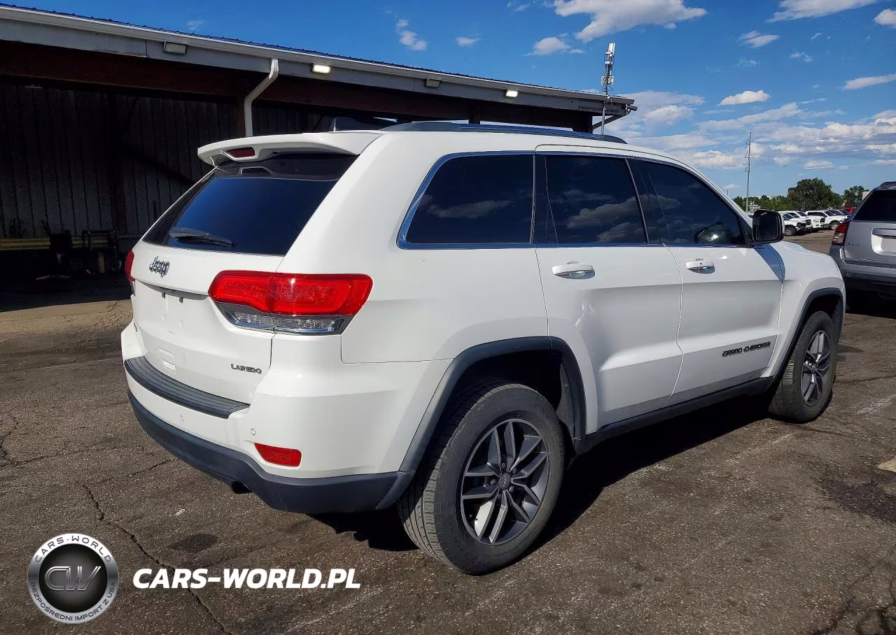 2018 Jeep Grand Cherokee Laredo VIN:1C4RJFAG3JC235317 - 3