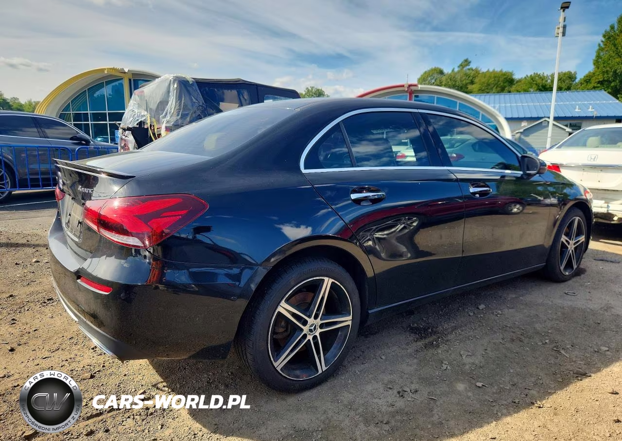 2021 Mercedes-Benz A 220 4Matic VIN:W1K3G4FB2MJ268367 - 3