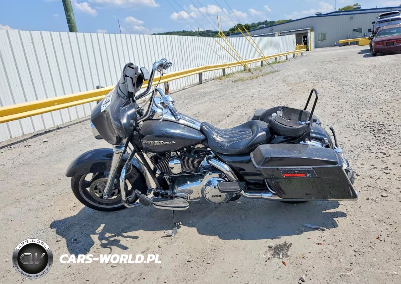 2013 Harley-Davidson Flhx Street Glide VIN:1HD1KBM16DB620485 - 3
