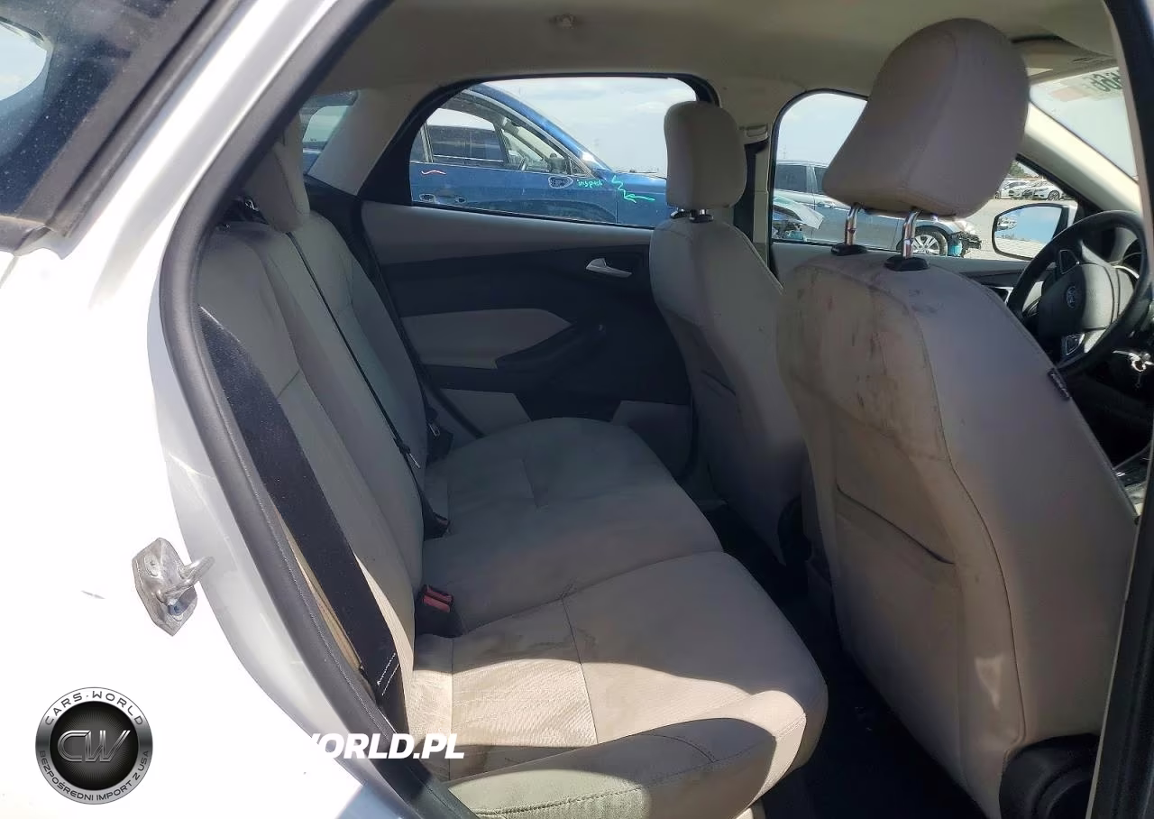 2015 Ford Focus Se VIN:1FADP3K22FL318745 - 10