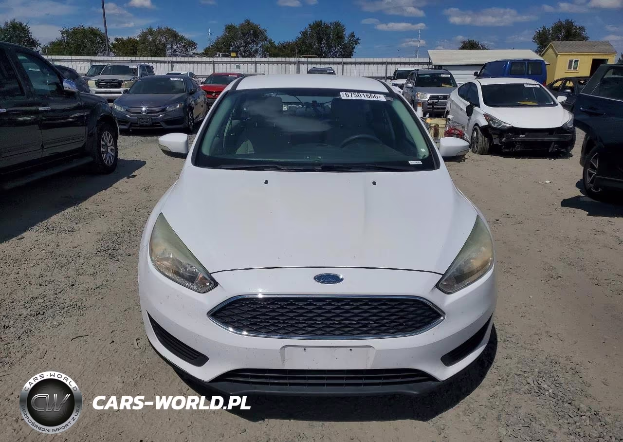 2015 Ford Focus Se VIN:1FADP3K22FL318745 - 5