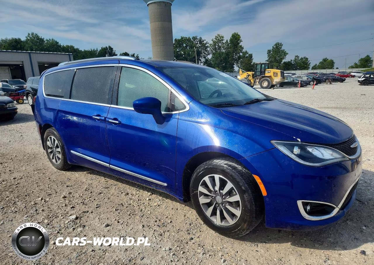2020 Chrysler Pacifica Touring L Plus VIN:2C4RC1EGXLR123082 - 4