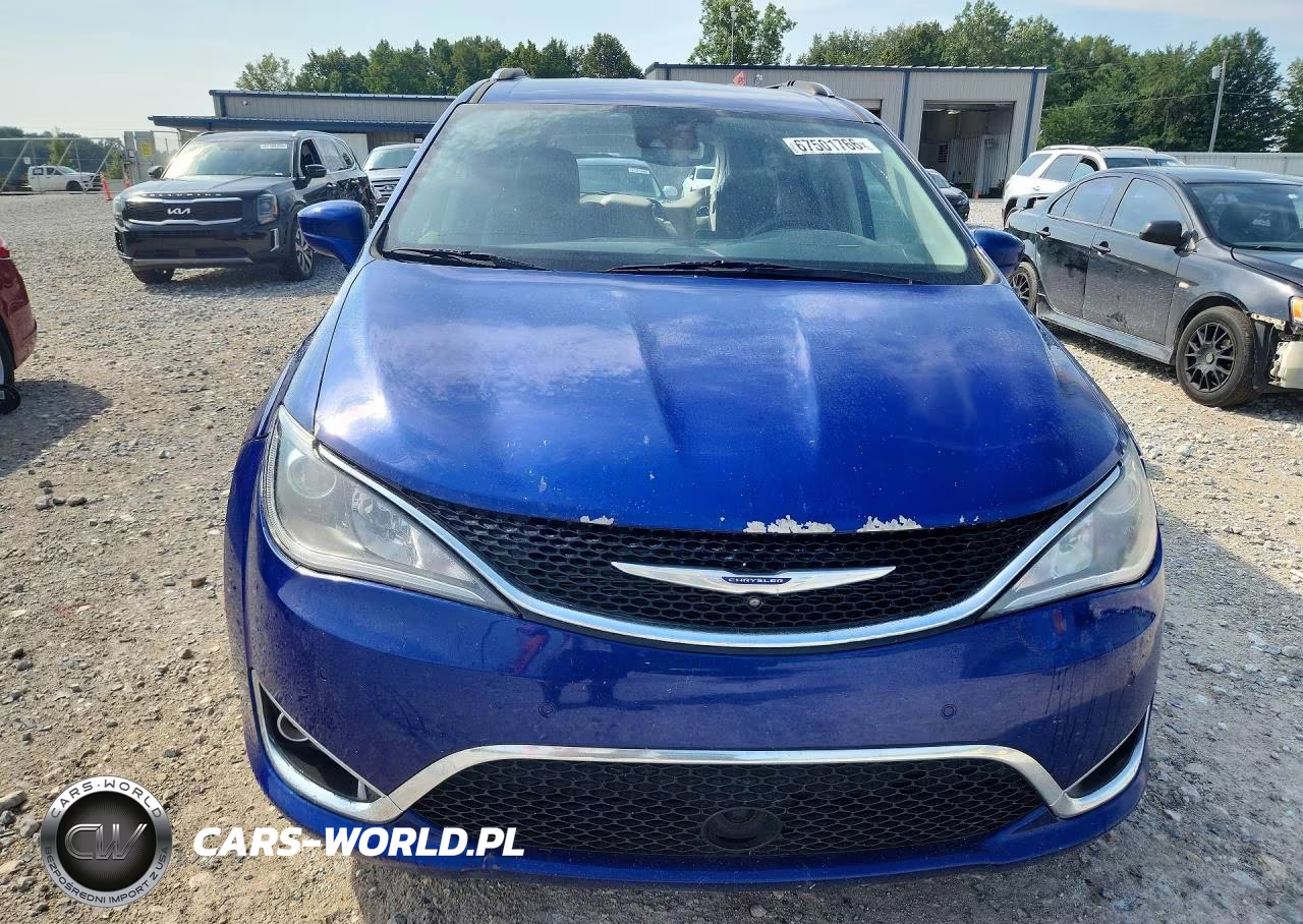2020 Chrysler Pacifica Touring L Plus VIN:2C4RC1EGXLR123082 - 5