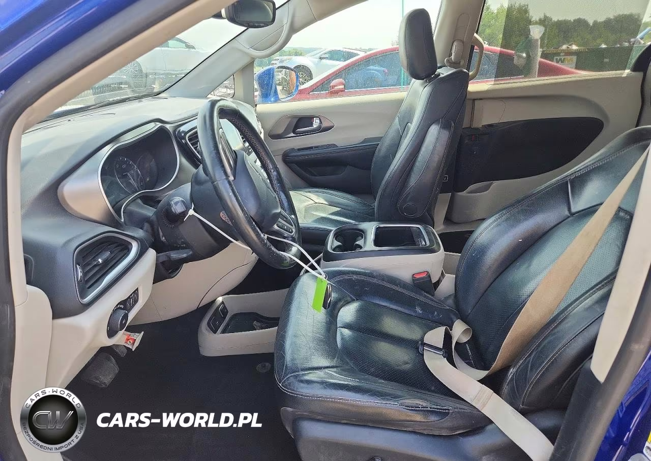 2020 Chrysler Pacifica Touring L Plus VIN:2C4RC1EGXLR123082 - 7