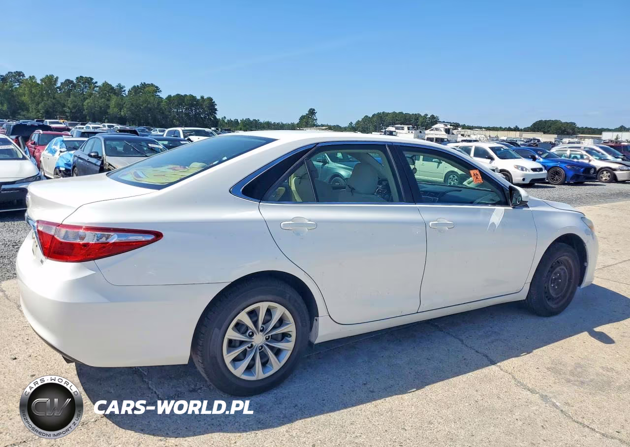 2017 Toyota Camry Le VIN:4T1BF1FK0HU445666 - 3