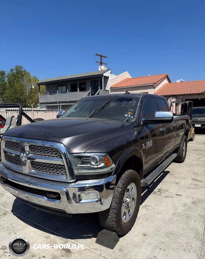 2018 Ram 3500 Laramie VIN:3C63R3JL1JG140737 - 2