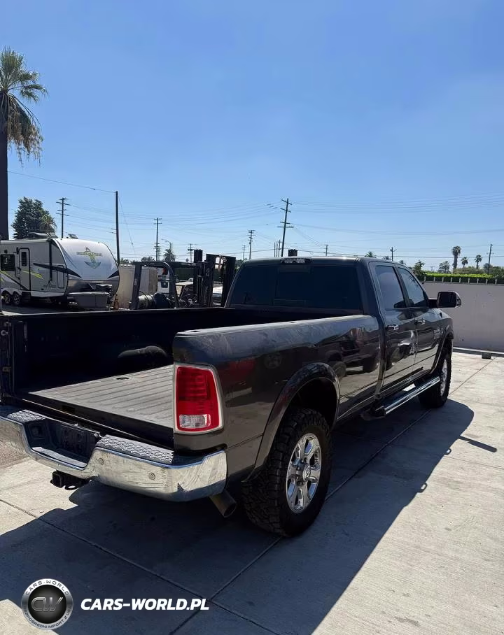 2018 Ram 3500 Laramie VIN:3C63R3JL1JG140737 - 4