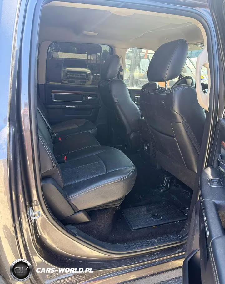 2018 Ram 3500 Laramie VIN:3C63R3JL1JG140737 - 6