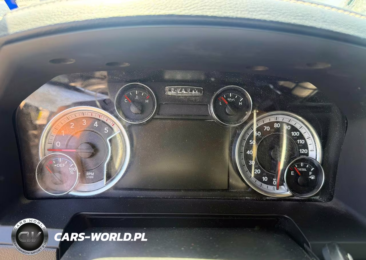 2018 Ram 3500 Laramie VIN:3C63R3JL1JG140737 - 8