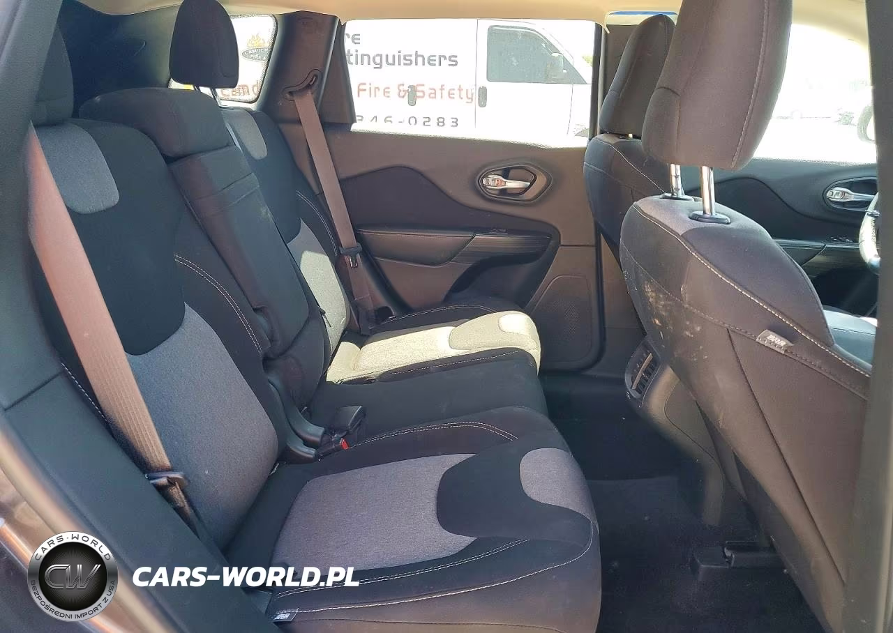 2016 Jeep Cherokee Sport VIN:1C4PJMAB4GW349799 - 11