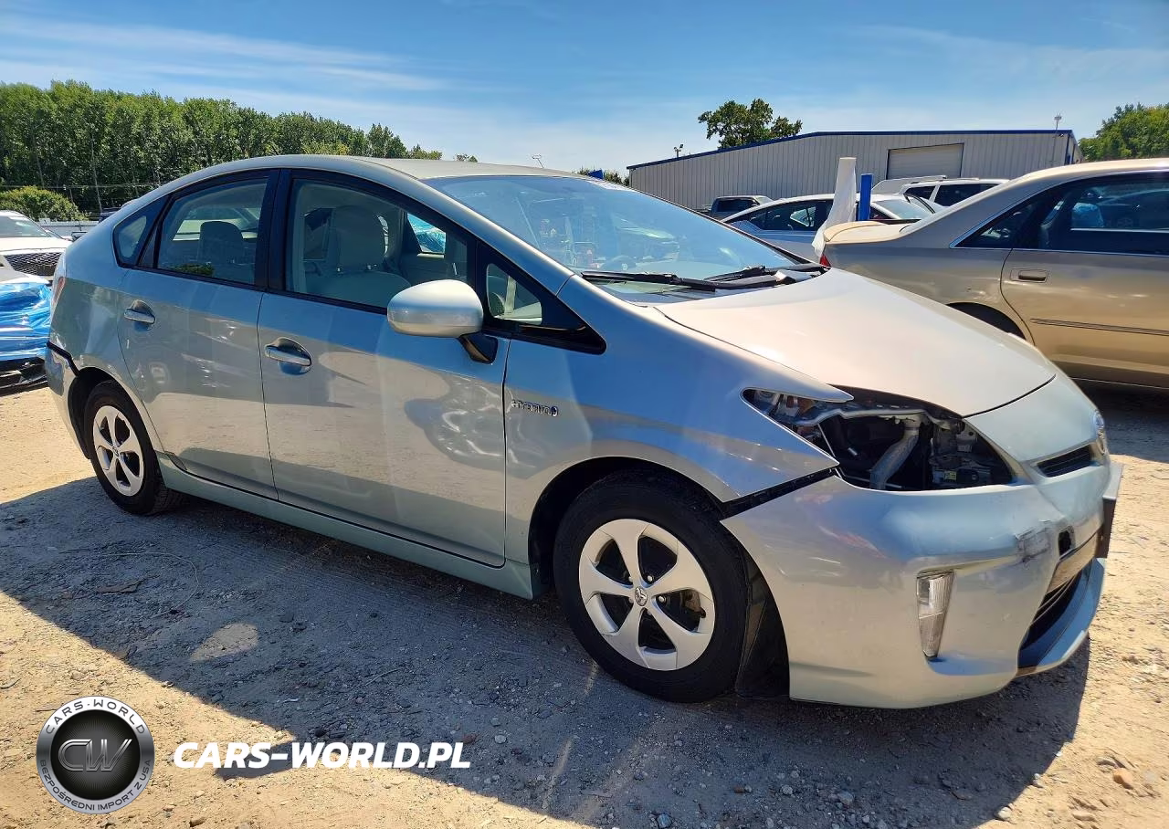 2014 Toyota Prius Two VIN:JTDKN3DU9E1752581 - 4