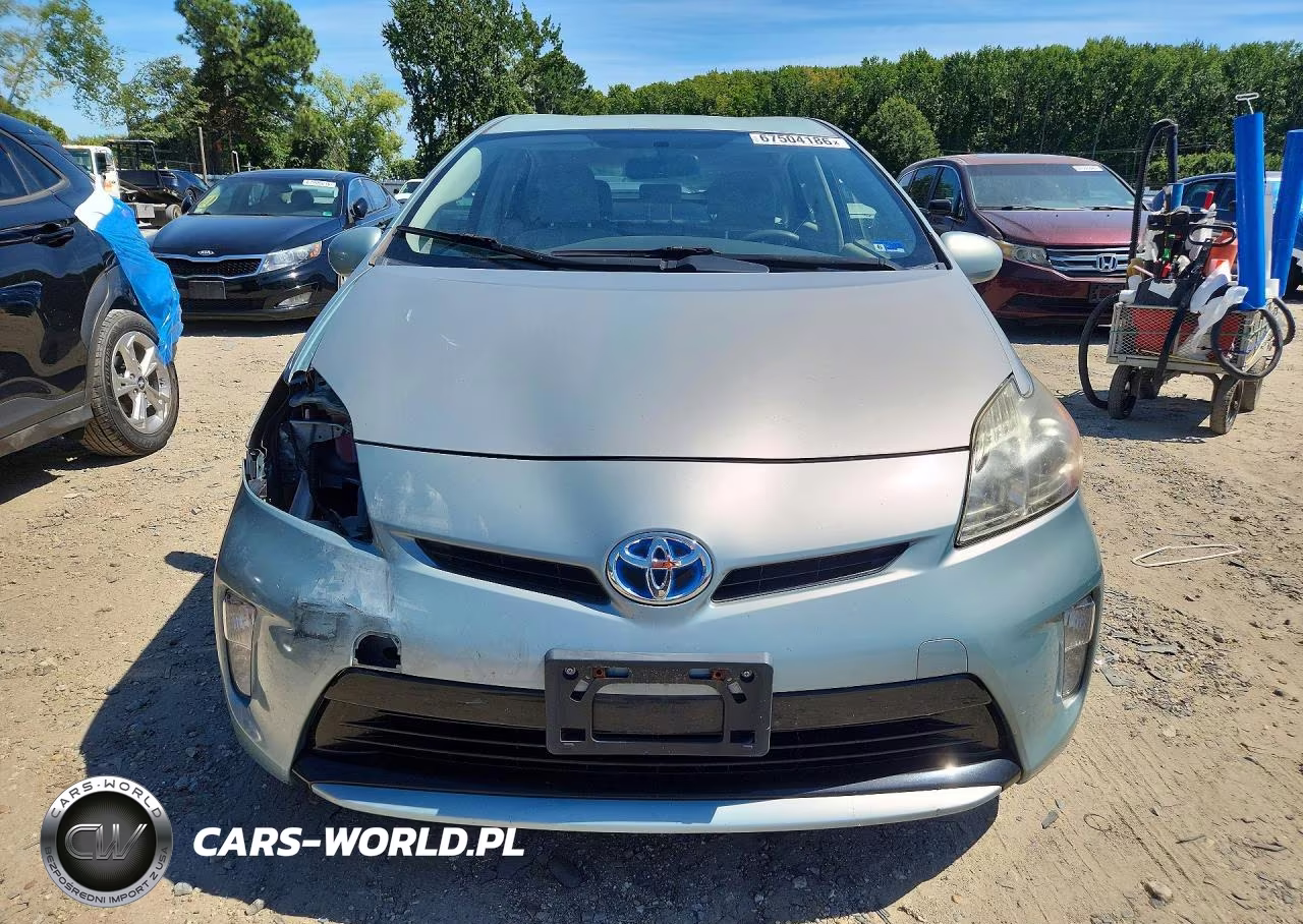 2014 Toyota Prius Two VIN:JTDKN3DU9E1752581 - 5