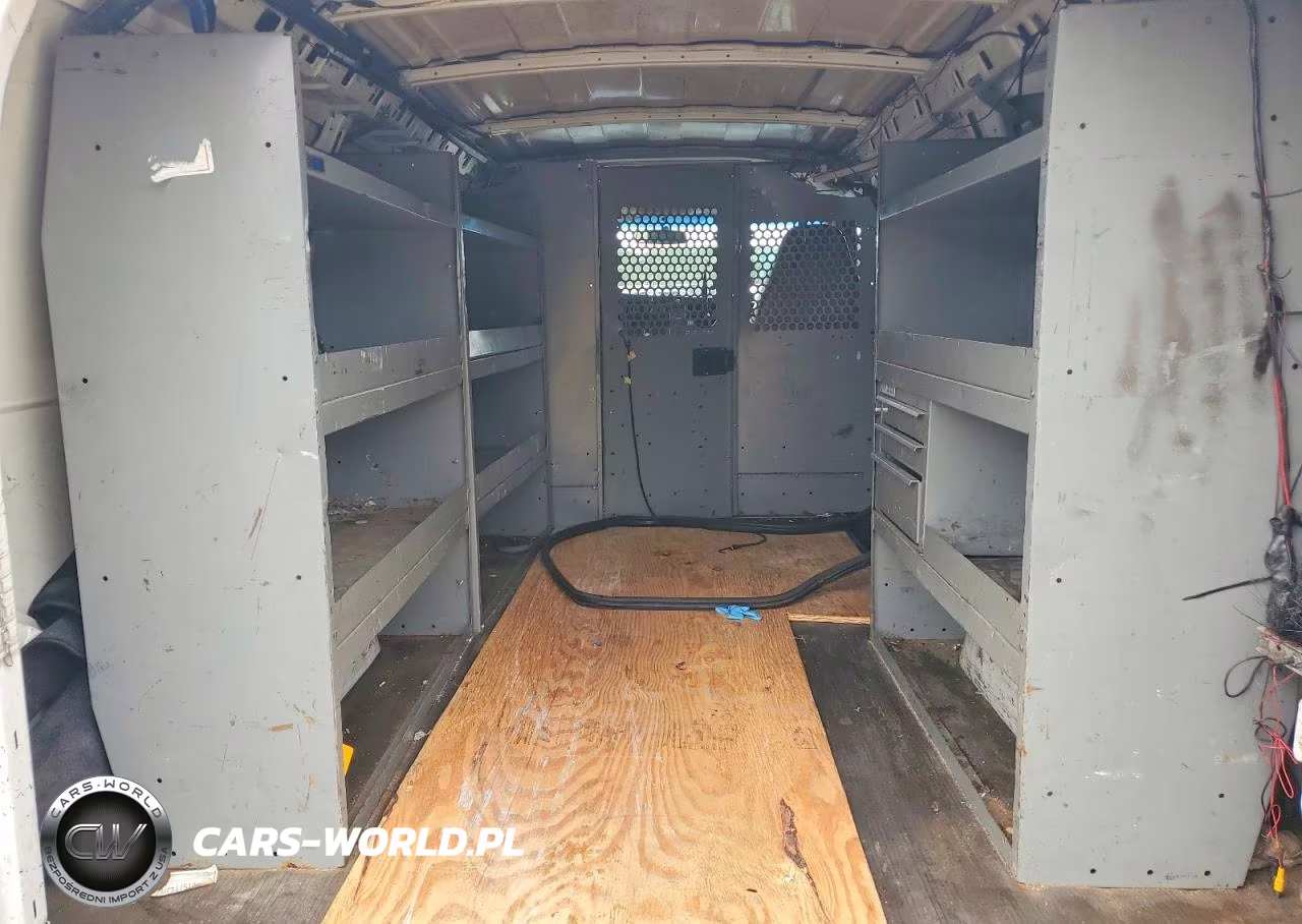 2008 Chevrolet Express VIN:1GCGG25C881221733 - 10