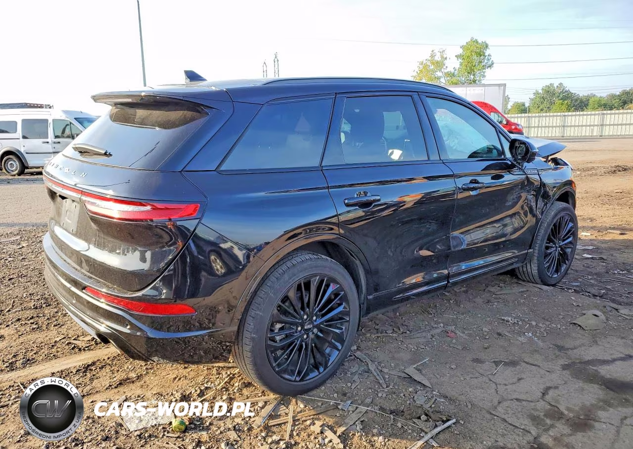 2024 Lincoln Corsair Reserve VIN:5LMCJ2DAXRUL14472 - 3
