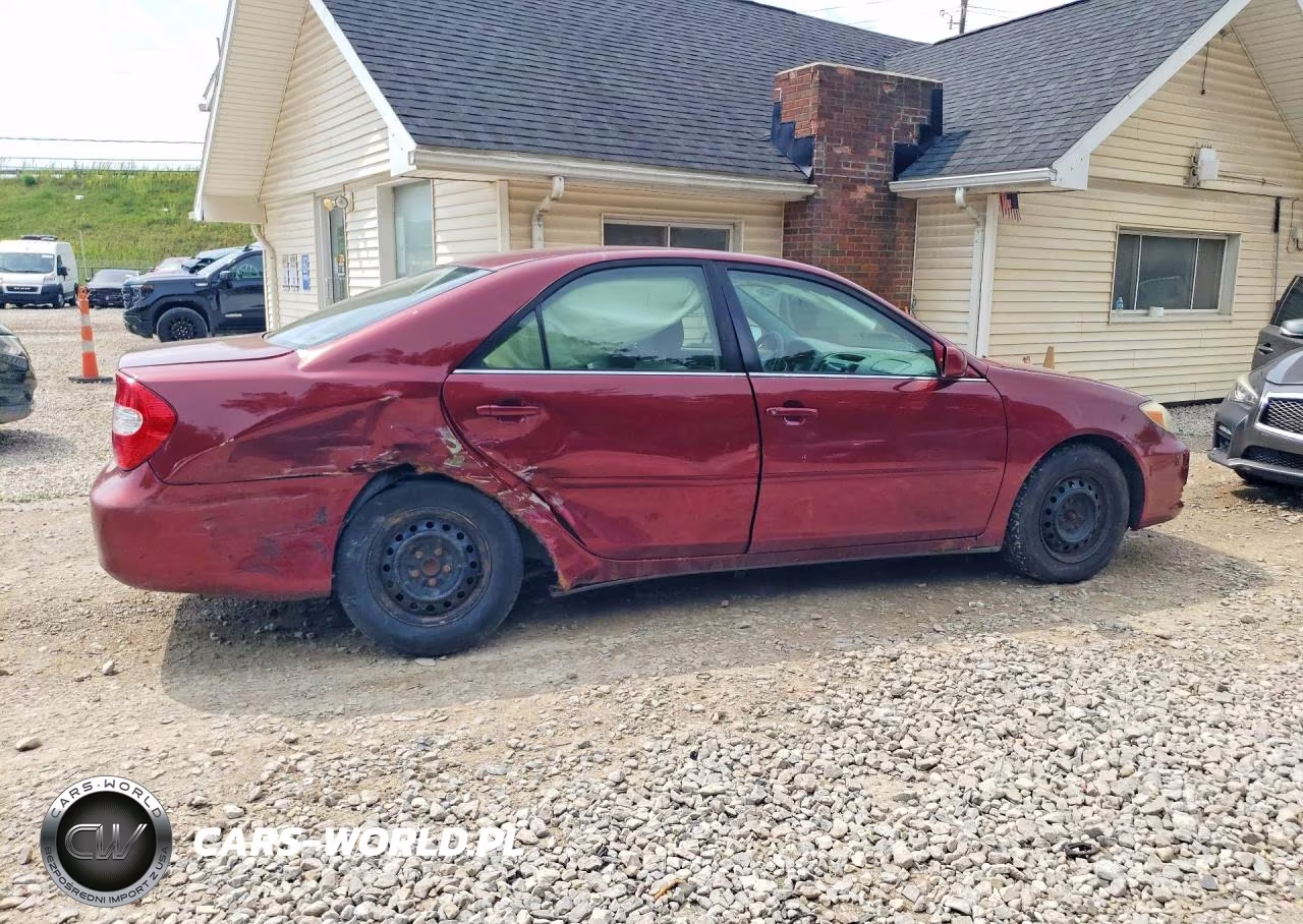 2004 Toyota Camry Le VIN:4T1BE30K64U313884 - 3