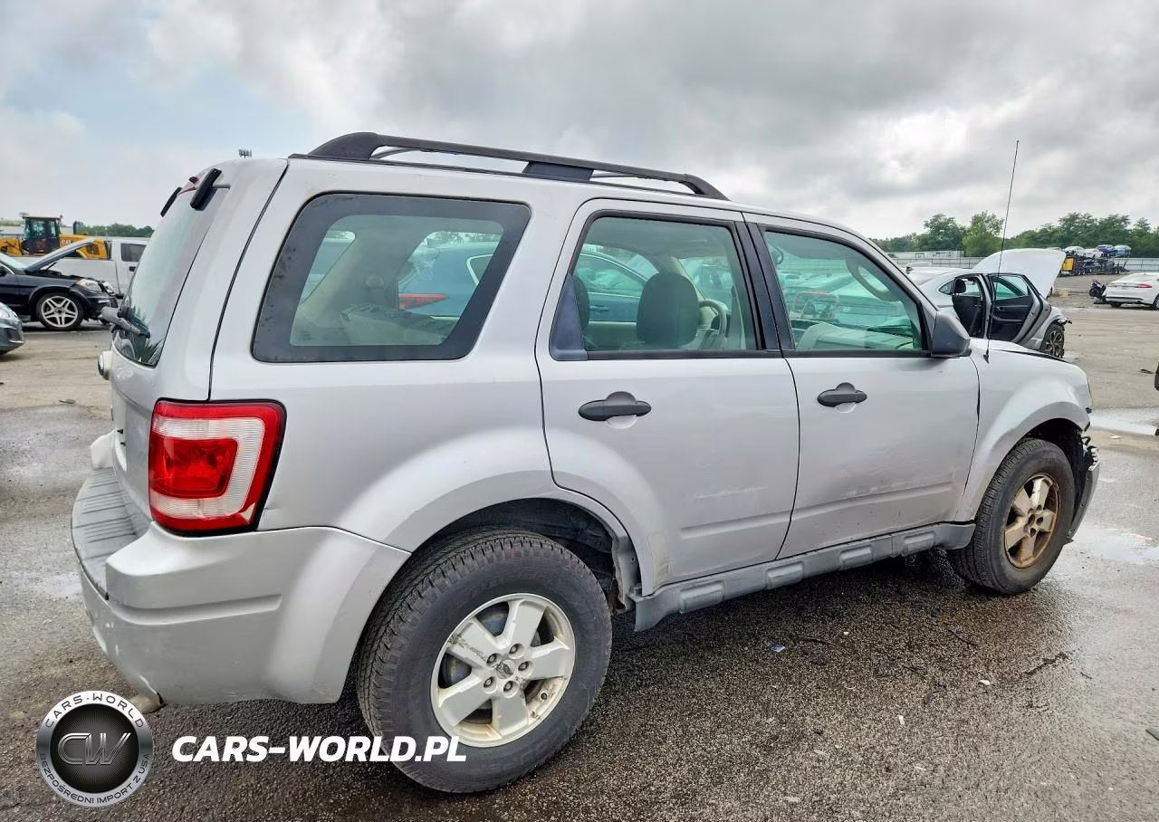 2010 Ford Escape Xls VIN:1FMCU0C74AKB95807 - 3