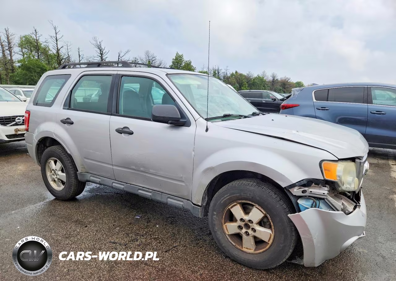 2010 Ford Escape Xls VIN:1FMCU0C74AKB95807 - 4