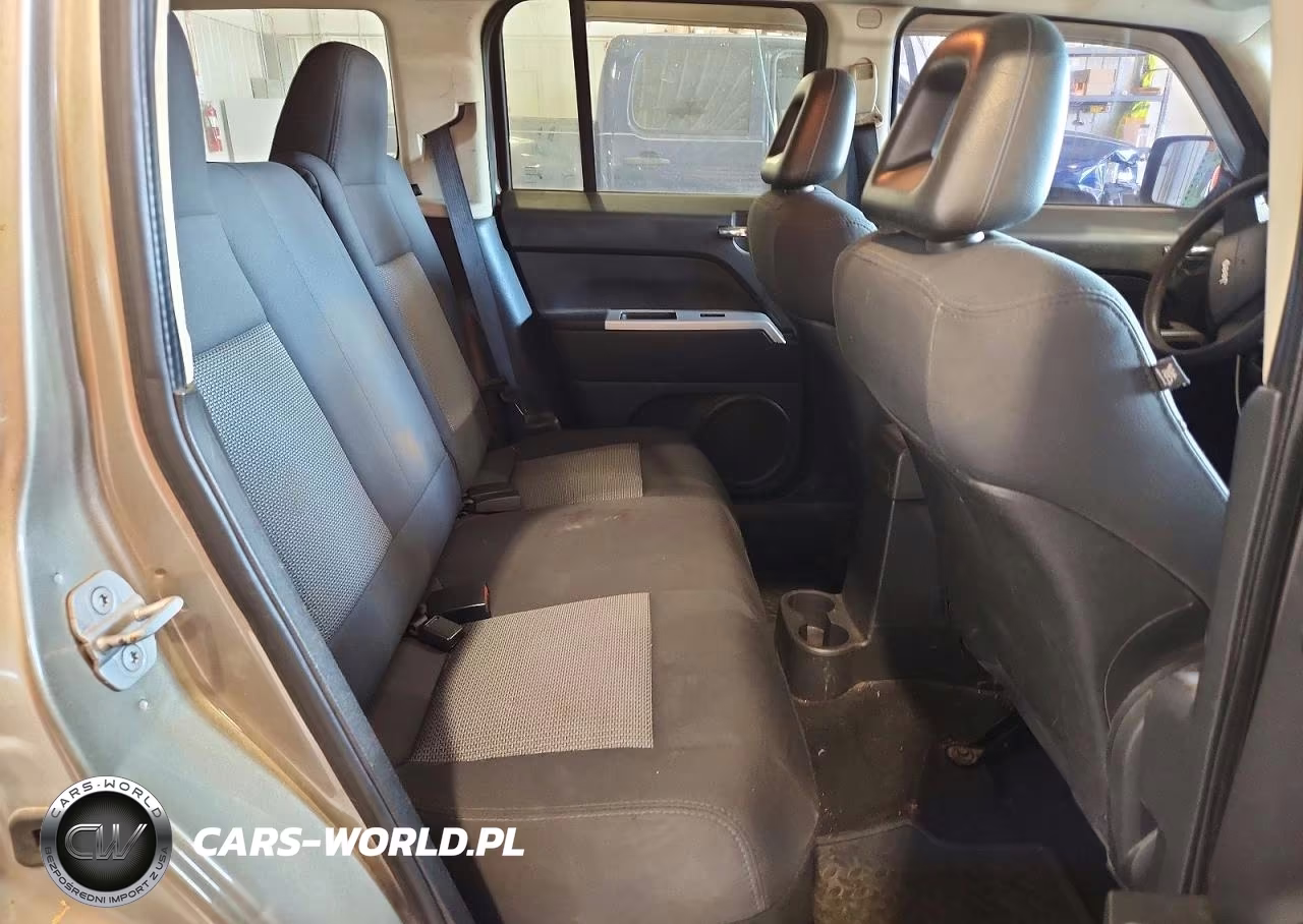 2008 Jeep Patriot Sport VIN:1J8FT28068D637327 - 10